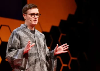 Llion Jones discusses AI strategy and future innovation in the UK. - Ted AI/BBC