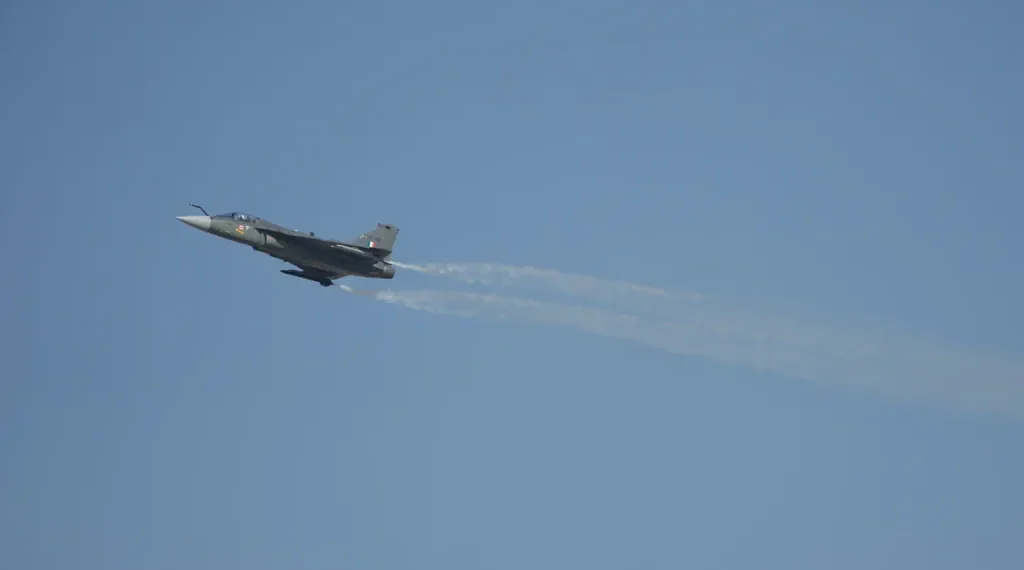 Indian Pilot Killed After Tejas Fighter Jet Crash at Dubai Air Show 2025 Incident Sparks Global Attention - AP Photo/Jon Gambrell