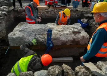 1,700-Year-Old Roman Sarcophagus Unearthed in Budapest’s Óbuda District - Gabor Lakos, Budapest History Museum via AP