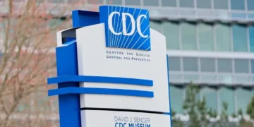 First Human Death from Rare H5N5 Bird Flu Confirmed in Washington State - Miguel Martinez/Atlanta Journal-Constitution via AP, File