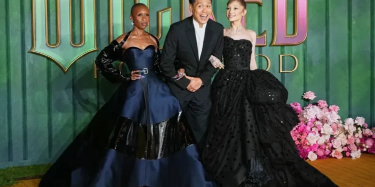 Crowds line theaters for the opening of Wicked: For Good premiere - Photo by Scott Garfitt/Invasion/AP