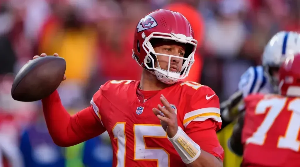 Kansas City Chiefs celebrate overtime field goal against Indianapolis Colts. - AP Photo/Charlie Riedel