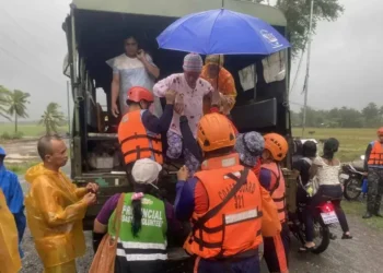 Typhoon Fung-Wong Leaves Philippines After Killing Two, Displacing 1.4 Million - Philippine Coast Guard via AP