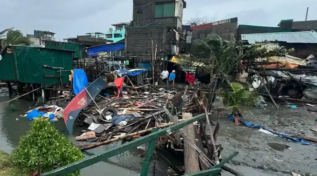 Typhoon Fung-Wong Kills 18 in Philippines, Weakens as It Heads Toward Taiwan - AP Photo/Aaron Favila