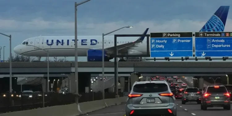 U.S. Airlines Cancel Hundreds of Flights as FAA Cuts Operations Amid Shutdown - AP Photo/Nam Y. Huh