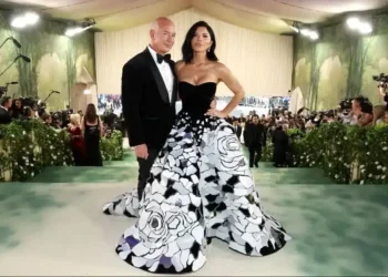 Anna Wintour addresses criticism over Jeff Bezos sponsoring the 2026 Met Gala - Kevin Mazur/Getty Images