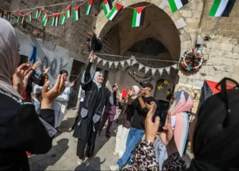 Gaza High School Graduates Celebrate Amid War and School Destruction - Hamza Z. H. Qraiqea/Anadolu/Getty Images