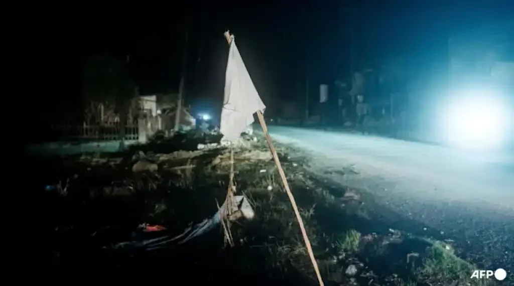 White flags raised in Aceh villages amid flood disaster - Photo: AFP/Yasuyoshi Chiba/CNA