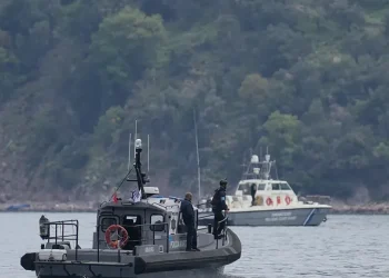 Rescue vessels search sea near Crete after deadly shipwreck - Copyright AP Photo/EURO News