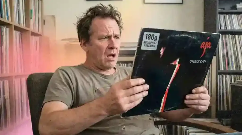 Close-up of audiophile vinyl record on turntable - Headphonesty