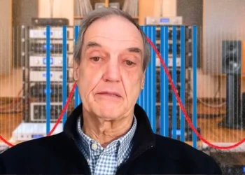 DSD audio waveform compared with PCM digital signal - Photo by Headphonesty