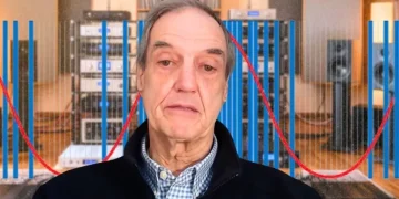 DSD audio waveform compared with PCM digital signal - Photo by Headphonesty