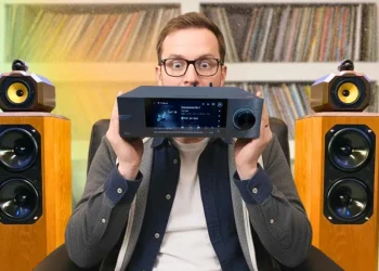 High-end Hi-Fi streamers in modern audiophile listening room - image Headphonesty