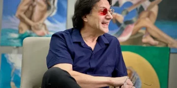 Colorblind painter Fernando Dávila working in his Miami studio - AP Photo/Cody Jackson