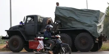 Thai and Cambodian soldiers along disputed border region - Reuters/BBC