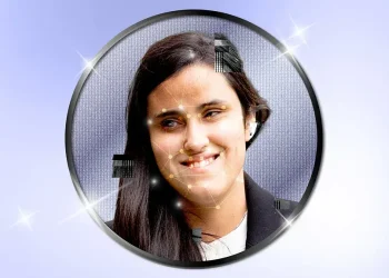 Blind person using AI mirror for visual feedback - Serenity Strull/ BBC