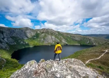 Tourists searching Tasmania forest for nonexistent hot springs - Blue Planet Studio/iStockphoto/Getty Images