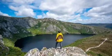 Tourists searching Tasmania forest for nonexistent hot springs - Blue Planet Studio/iStockphoto/Getty Images