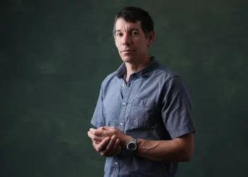 Alex Honnold climbing Taipei 101 skyscraper without ropes - AP Photo/Marcio Jose Sanchez, File