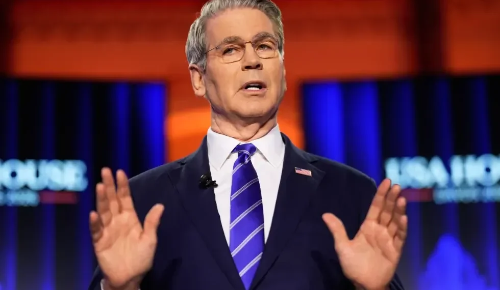 U.S. Treasury Secretary Bessent and Canadian PM Carney discuss trade tensions - AP Photo/Markus Schreiber