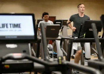 Simple health habits for wellness in 2026 - AP Photo/Sue Ogrocki, File