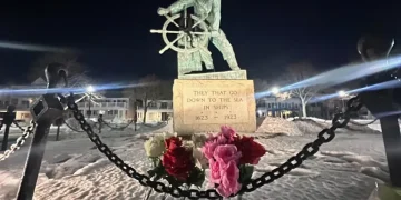 Coast Guard searches Atlantic after Gloucester fishing vessel sinking - AP Photo/Robert F. Bukaty