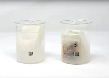 Water-soluble plastic casing dissolving to reveal electronic components - photo Aquafade/CNN