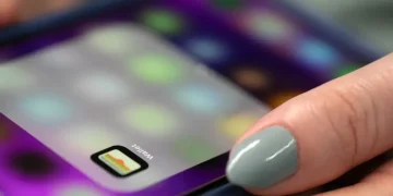 Fake small business online shopping scam advertisement example - AP Photo/Jenny Kane, File