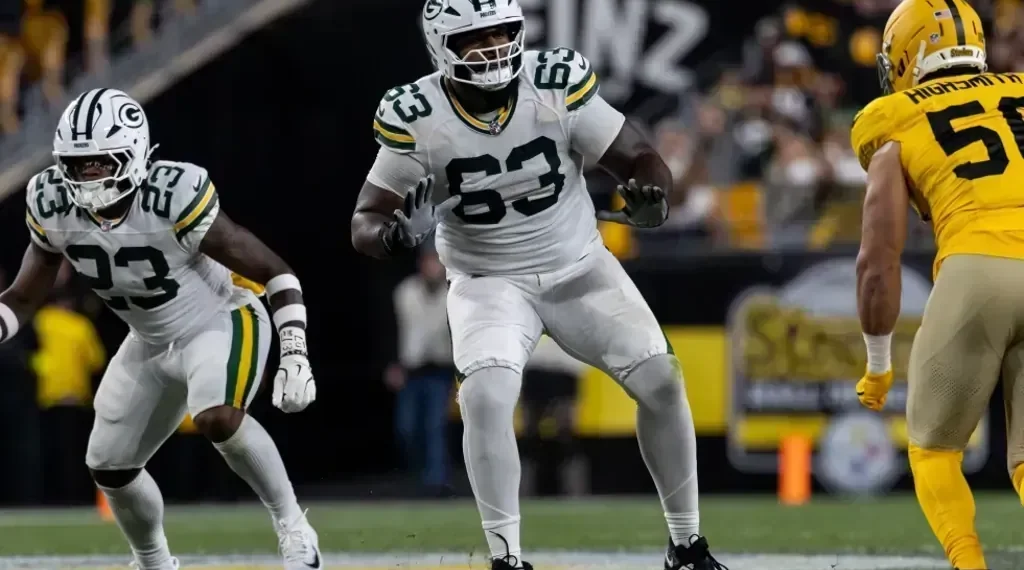 Packers offensive tackle Rasheed Walker at NFL game sidelines - AP Photo/Matt Durisko, File