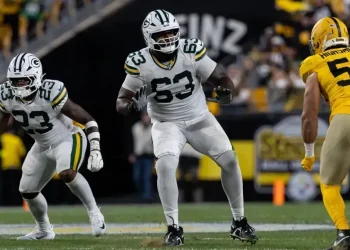 Packers offensive tackle Rasheed Walker at NFL game sidelines - AP Photo/Matt Durisko, File