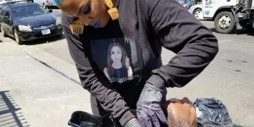 Shirley Raines serving food to unhoused people on Skid Row - Melissa Acedera via AP