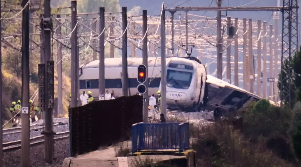 Wrecked high-speed train carriages after deadly Spanish collision - AP Photo/Manu Fernandez