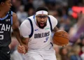 Anthony Davis during a Mavericks game before trade to Wizards