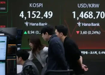 Investors monitor Asian stock markets before U.S. rate cut - AP/Ahn Young-joon