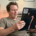 Close-up of premium audiophile vinyl record on turntable - image Headphonesty
