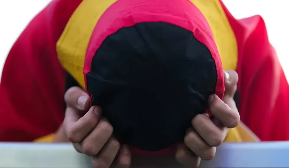 Illustration of adrenal glands and cortisol regulation in the human body - AP Photo/Markus Schreiber, File