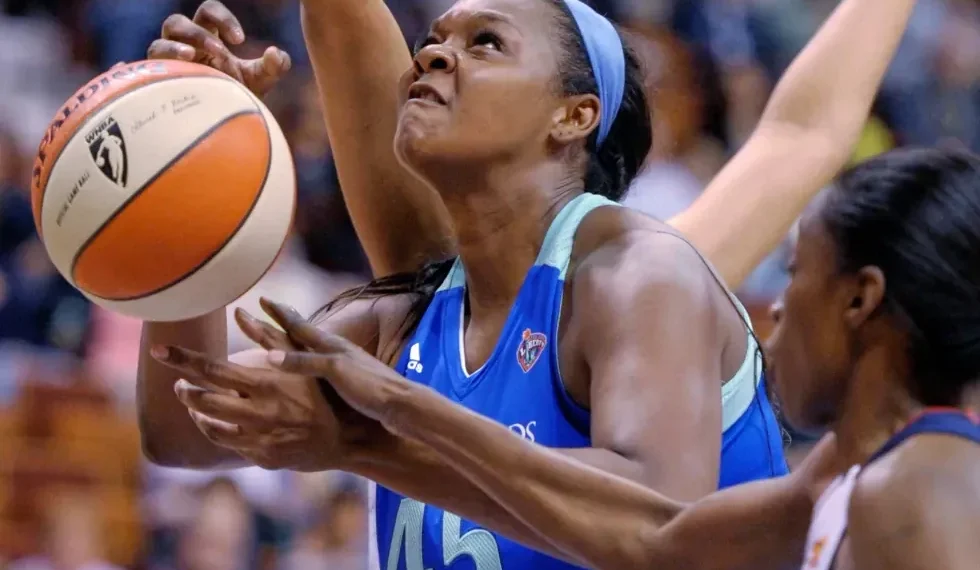 Kara Braxton during WNBA game action - Sean D. Elliot/The Day via AP