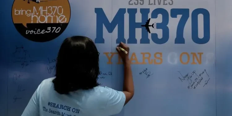 Search vessel scanning Indian Ocean for MH370 wreckage - Getty Images/BBC