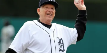Mickey Lolich celebrating Game 7 win in 1968 World Series - AP Photo/Carlos Osorio, File