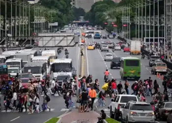 Caracas skyline during Christmas amid Venezuela US tensions - Gaby Oraa/Reuters