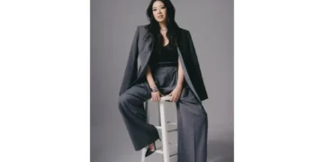 Vivian Tu discussing personal finance strategies online - Jenny Anderson via AP