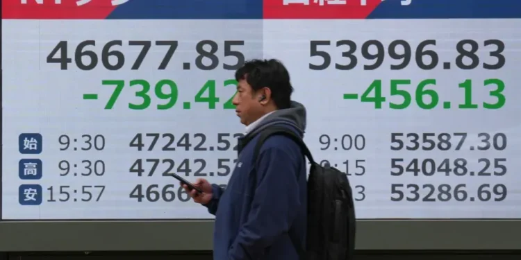 Asian stock market boards reacting to oil price volatility and geopolitical tensions - AP Photo/Eugene Hoshiko