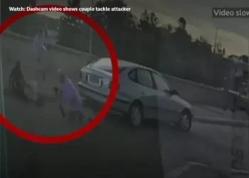 Police respond after deadly Bondi Beach shooting during Hanukkah gathering in Sydney - video dashcam Jenny/BBC