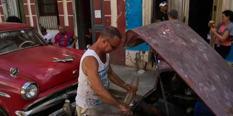 Havana residents during widespread Cuba power blackout amid energy crisis - AP Photo/Ramon Espinosa