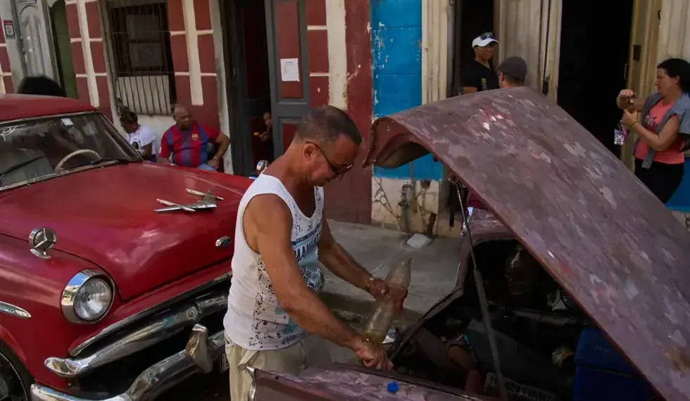 Havana residents during widespread Cuba power blackout amid energy crisis - AP Photo/Ramon Espinosa