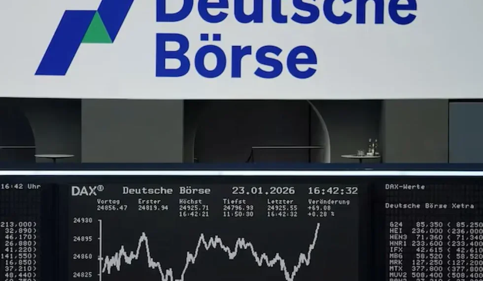 Global stock market screens reacting to oil price surge - REUTERS/staff