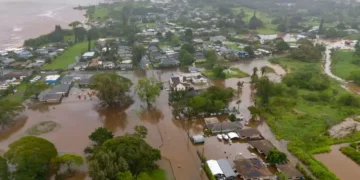 Flooded streets in Hawaii prompting evacuations and emergency response - AP Photo/Mengshin Lin