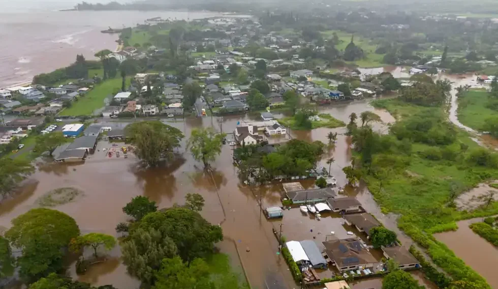 Flooded streets in Hawaii prompting evacuations and emergency response - AP Photo/Mengshin Lin