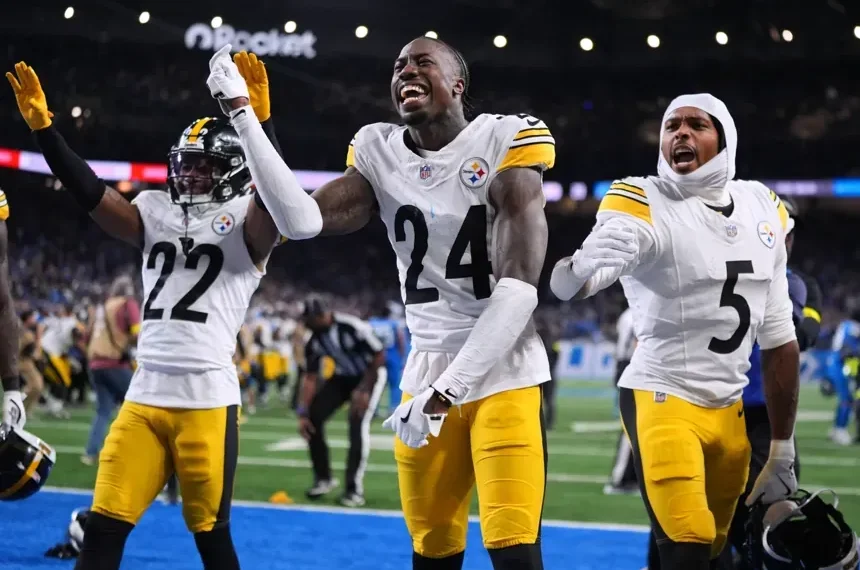 Steelers and Lions players react after overturned touchdown call - AP Photo/Ryan Sun