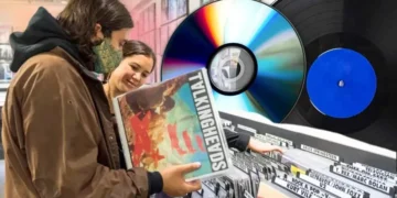 Vinyl records displayed with turntable highlighting physical music format appeal - Photo Headphonesty